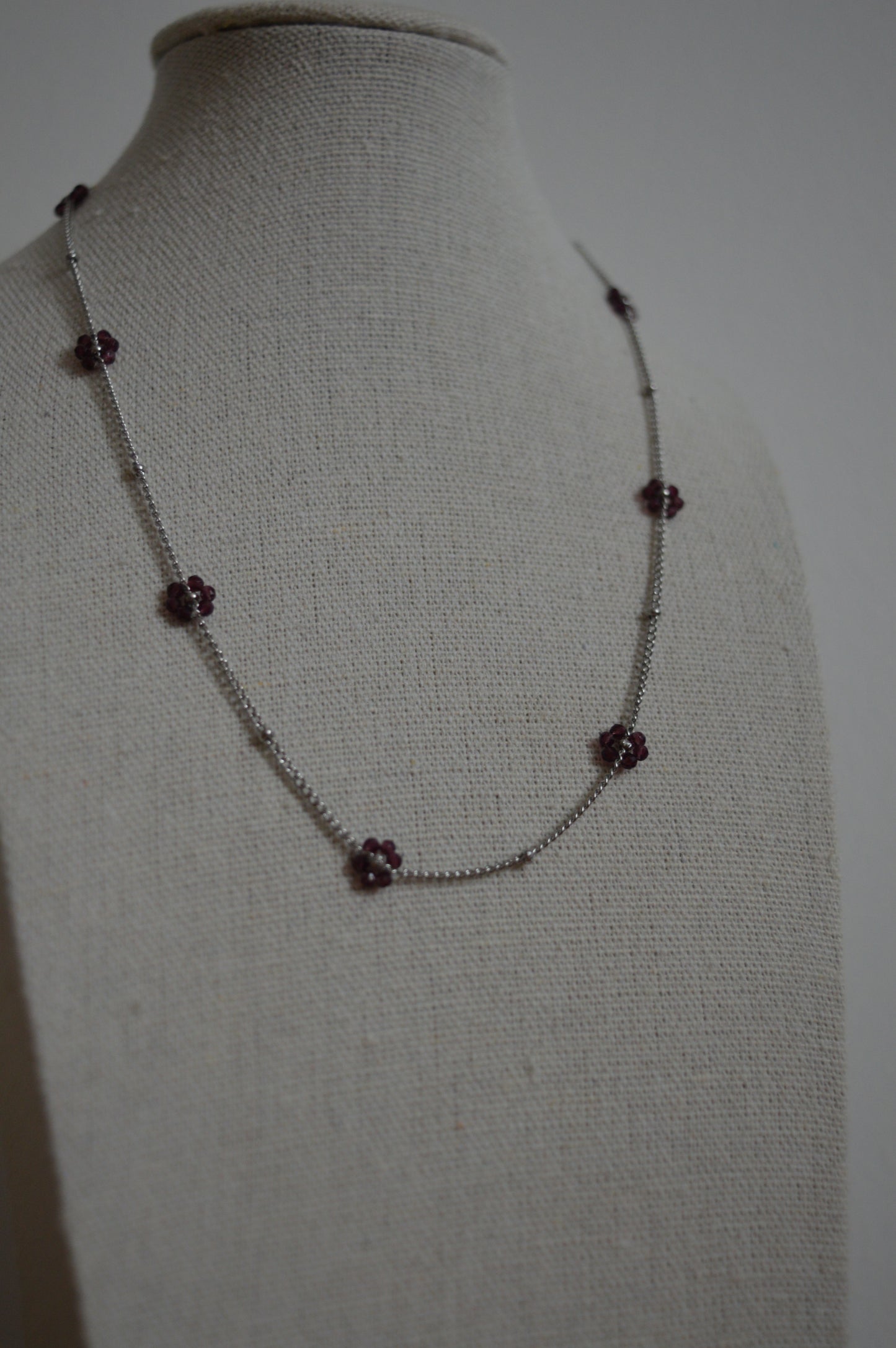 Les colliers fleurs de perles - Différents coloris disponibles