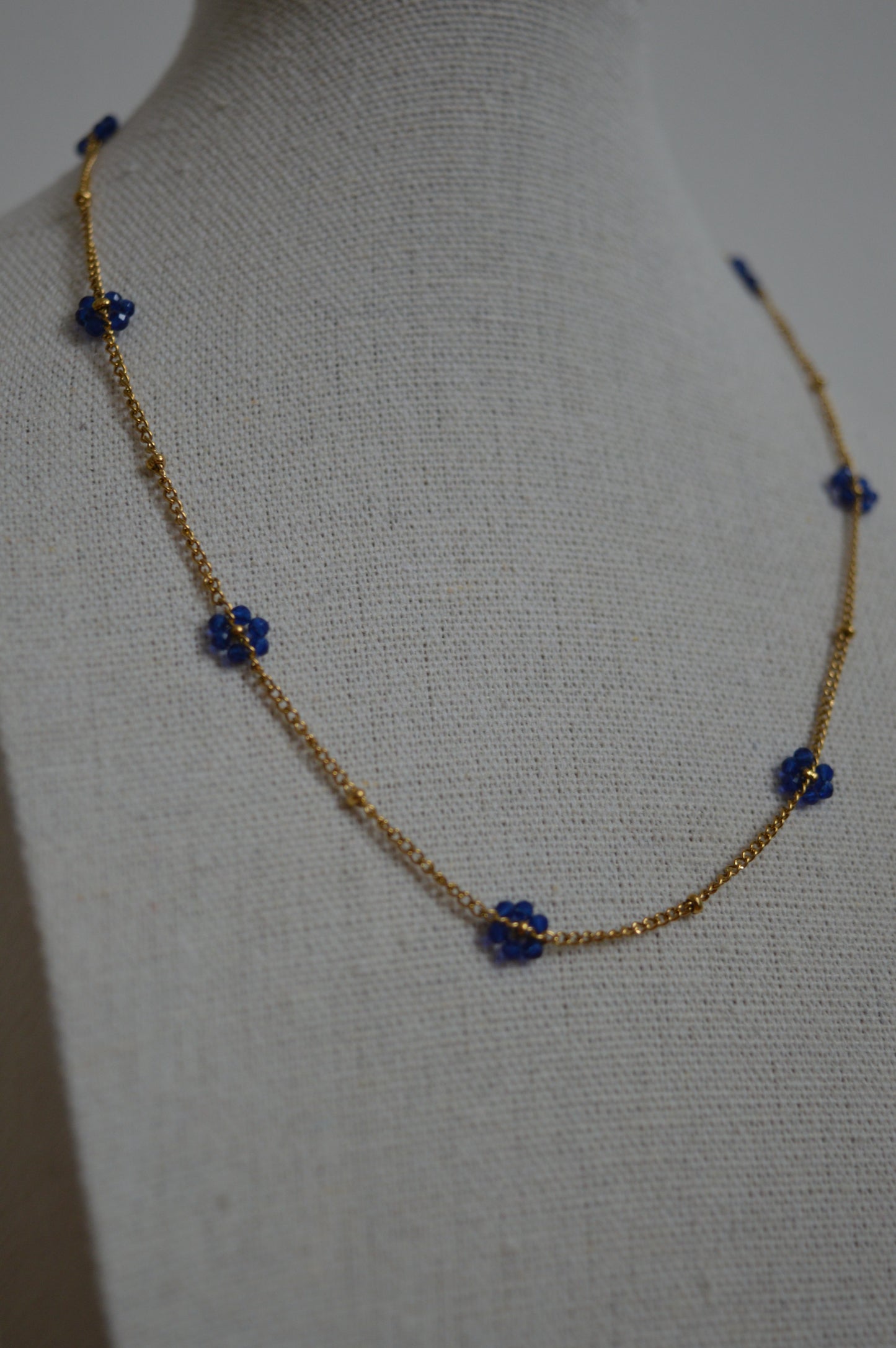Les colliers fleurs de perles - Différents coloris disponibles
