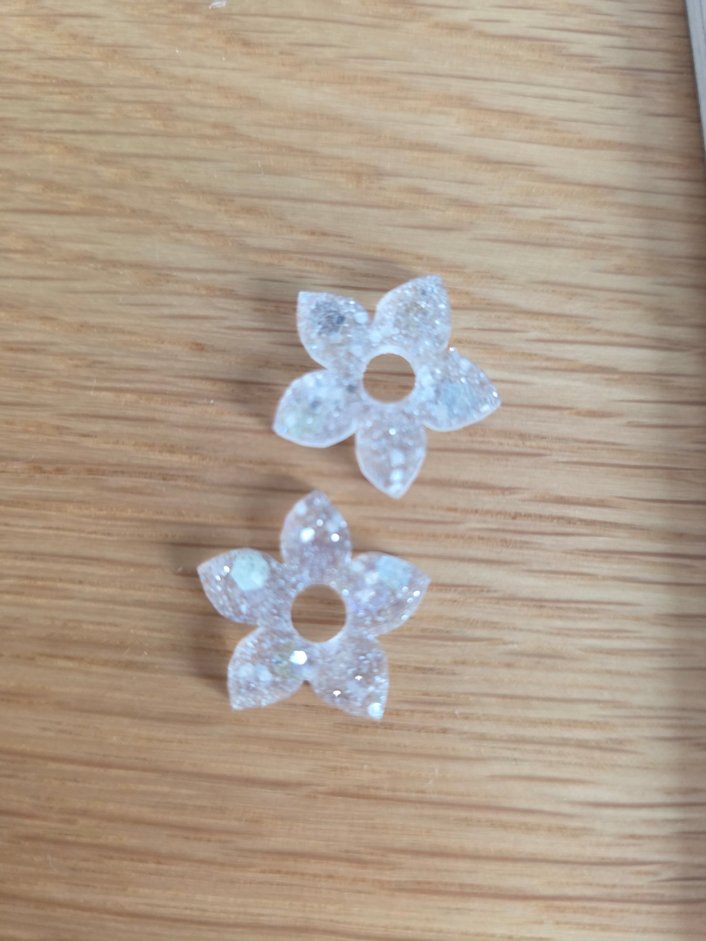 Fleurs de tiaré à paillettes- Pampilles pour créoles interchangeables