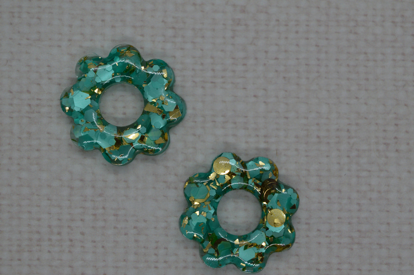 Fleur 8 pétales à paillettes- Pampilles pour créoles interchangeables