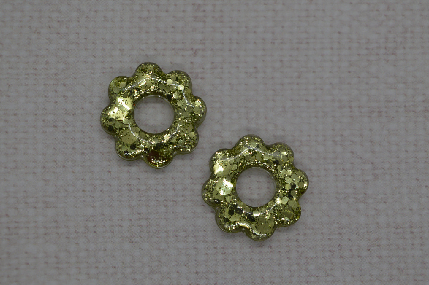 Fleur 8 pétales à paillettes- Pampilles pour créoles interchangeables