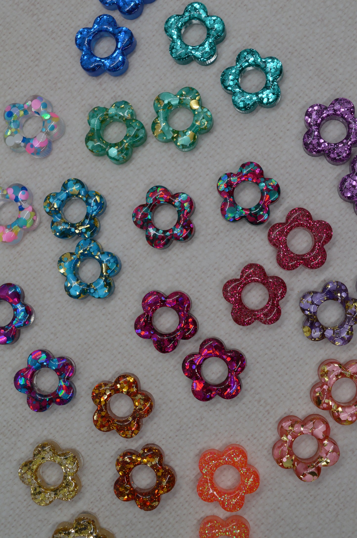 Fleurs à paillettes - Pampilles pour petites créoles interchangeables