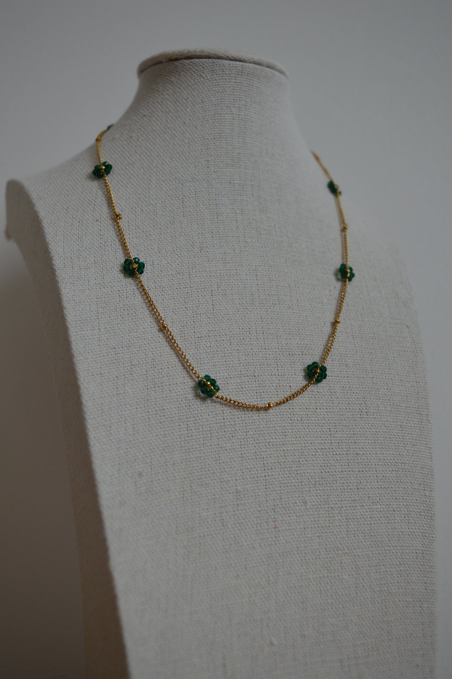 Les colliers fleurs de perles - Différents coloris disponibles