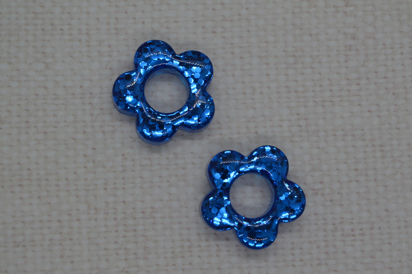 Fleurs à paillettes - Pampilles pour petites créoles interchangeables