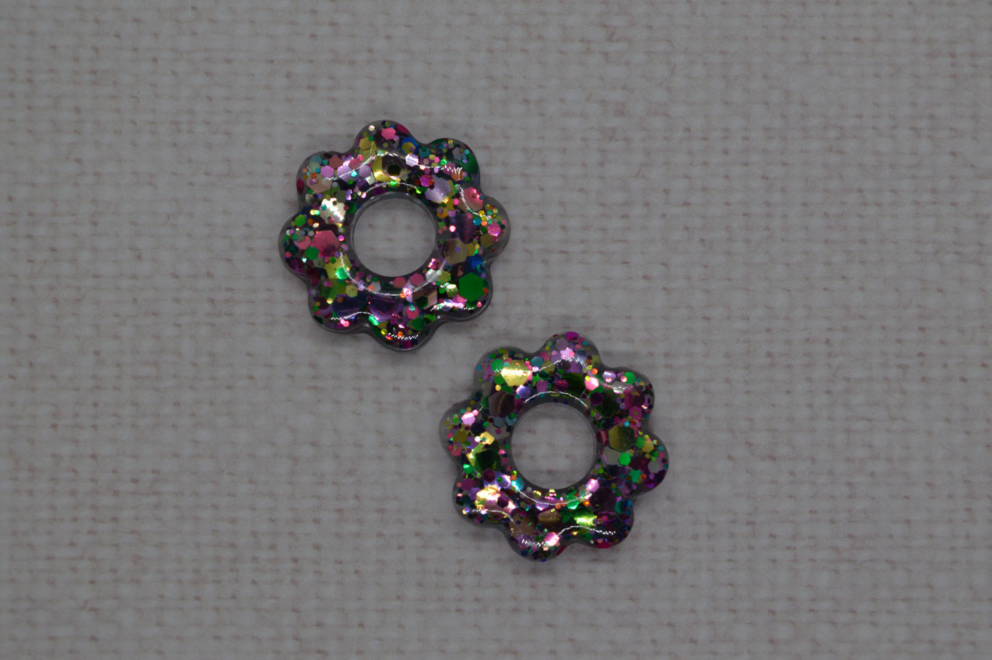 Fleur 8 pétales à paillettes- Pampilles pour créoles interchangeables