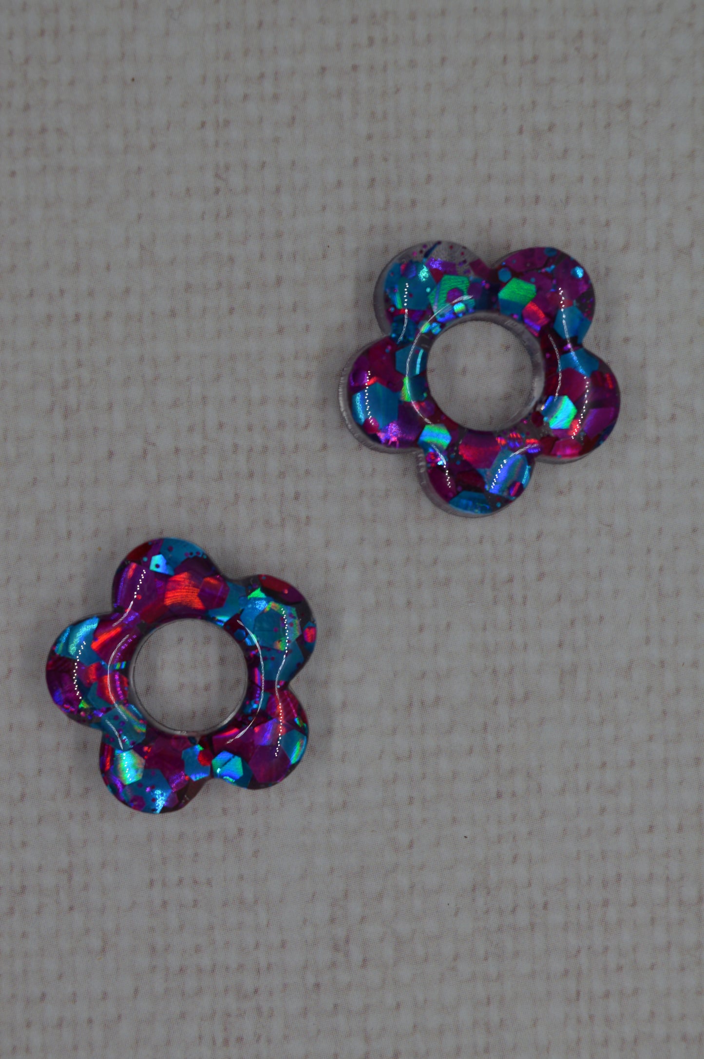 Fleurs à paillettes - Pampilles pour petites créoles interchangeables