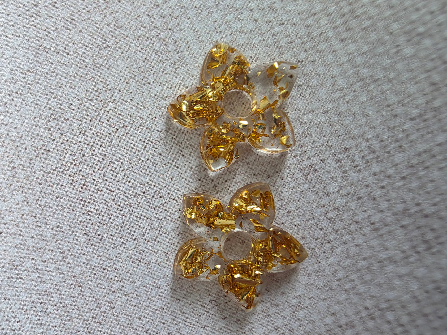 Fleurs de tiaré à paillettes- Pampilles pour créoles interchangeables