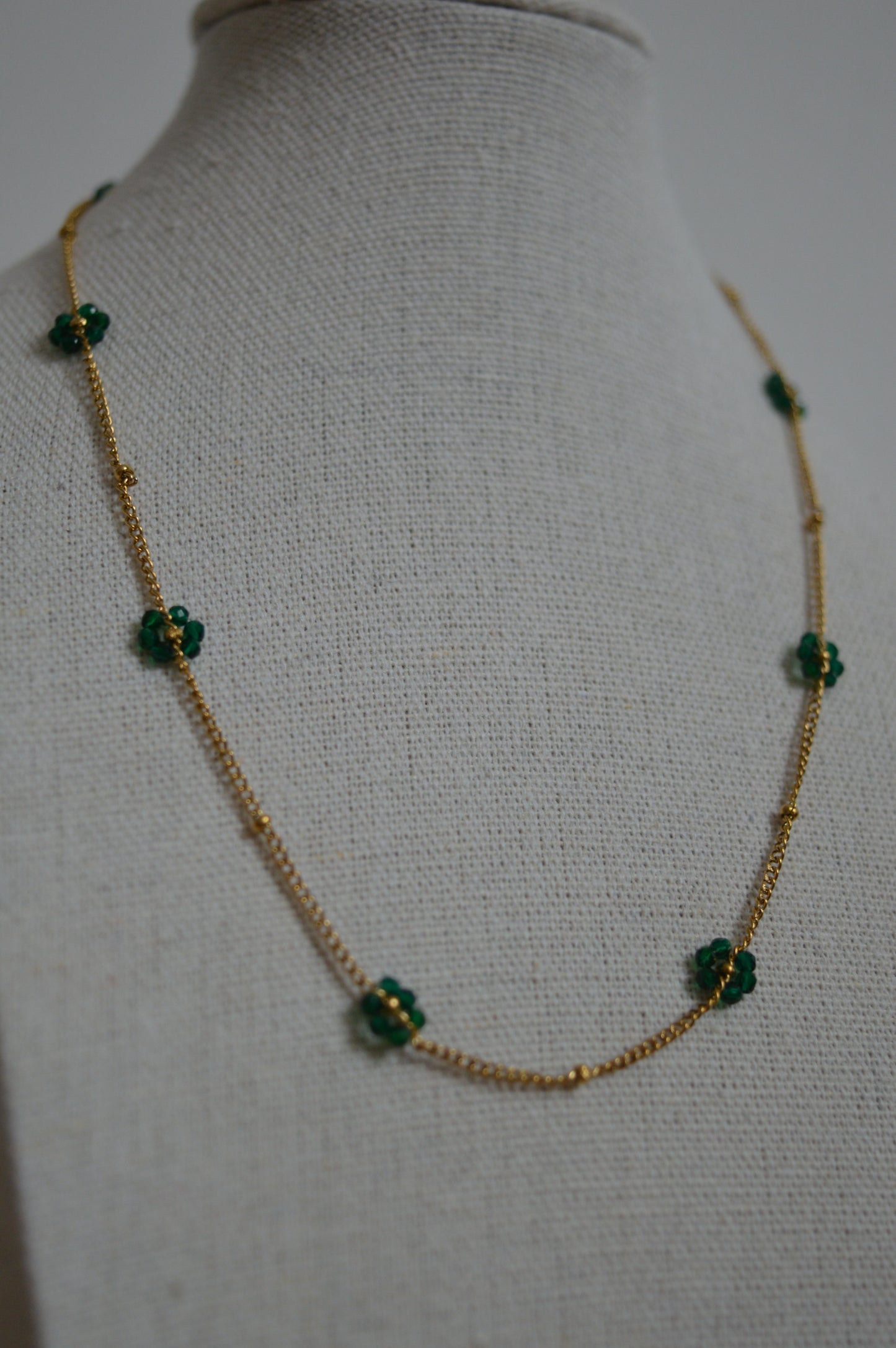 Les colliers fleurs de perles - Différents coloris disponibles