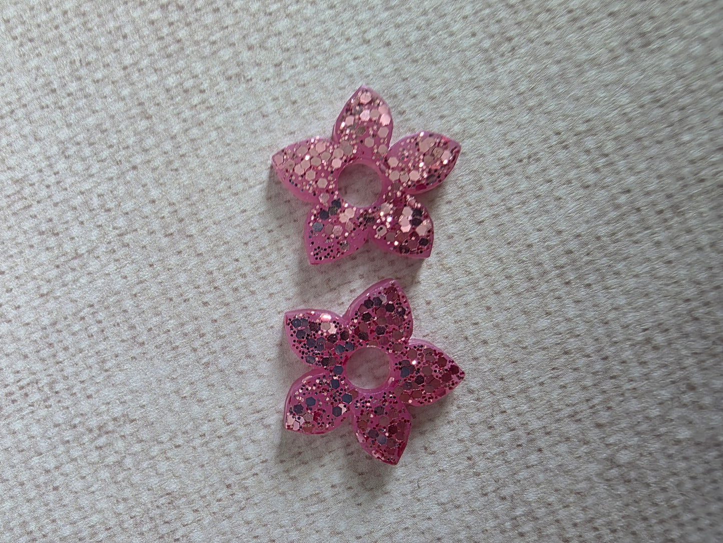 Fleurs de tiaré à paillettes- Pampilles pour créoles interchangeables
