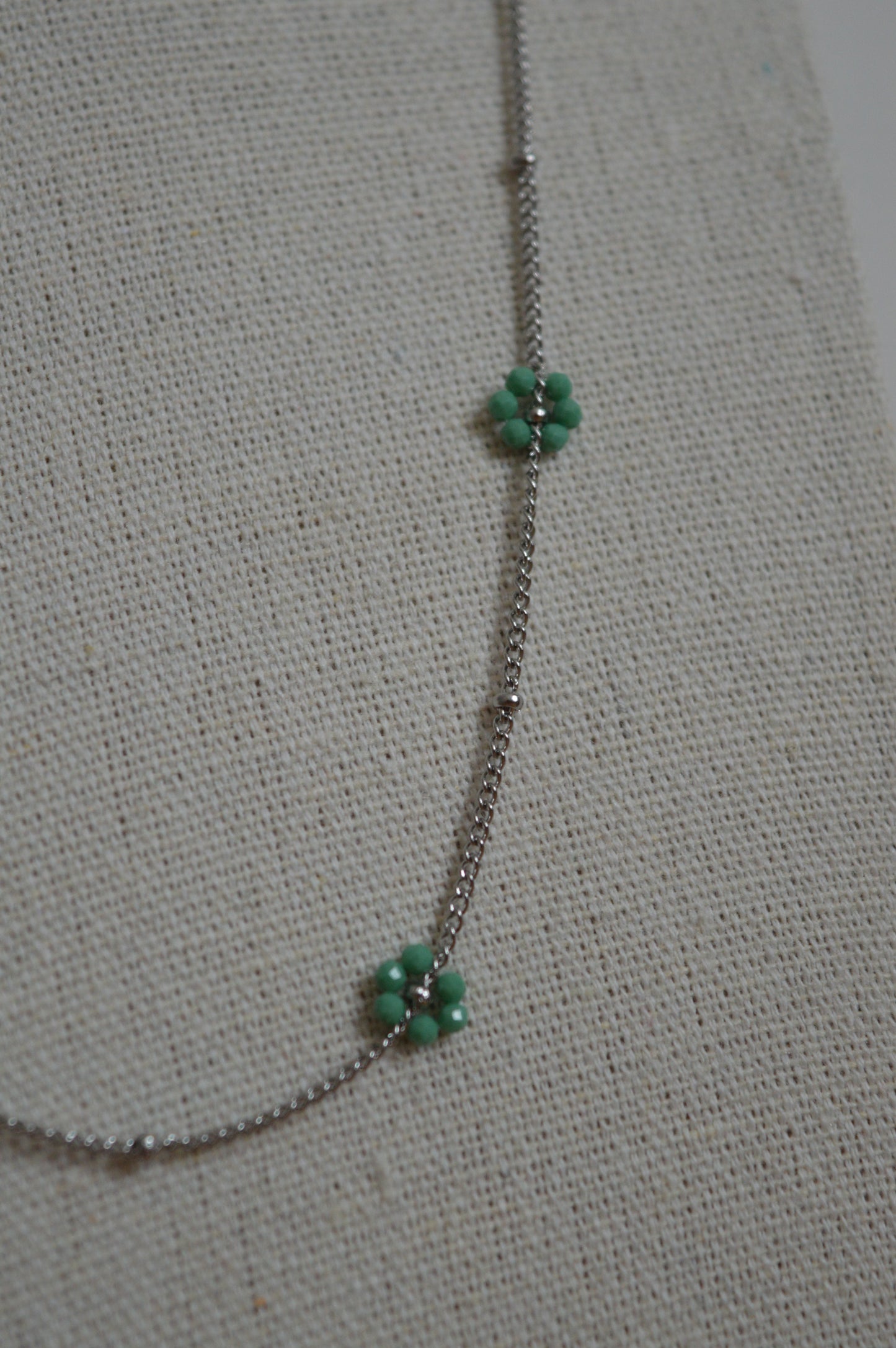 Les colliers fleurs de perles - Différents coloris disponibles