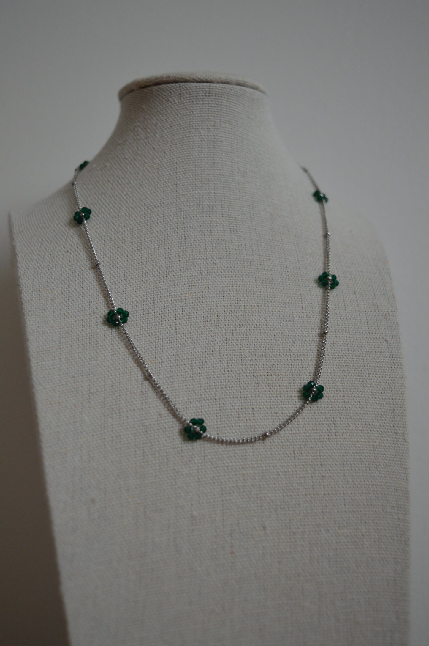 Les colliers fleurs de perles - Différents coloris disponibles