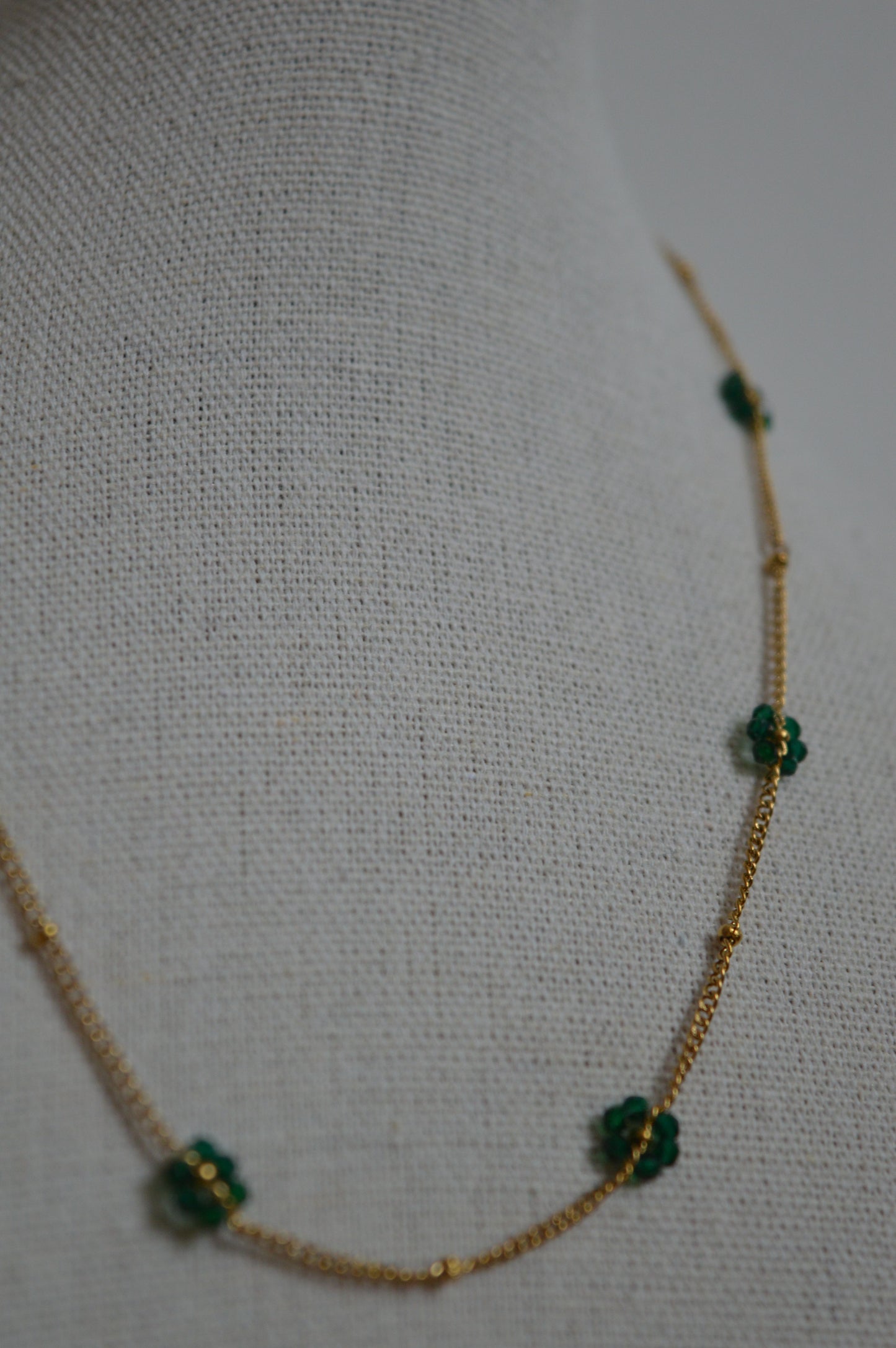 Les colliers fleurs de perles - Différents coloris disponibles