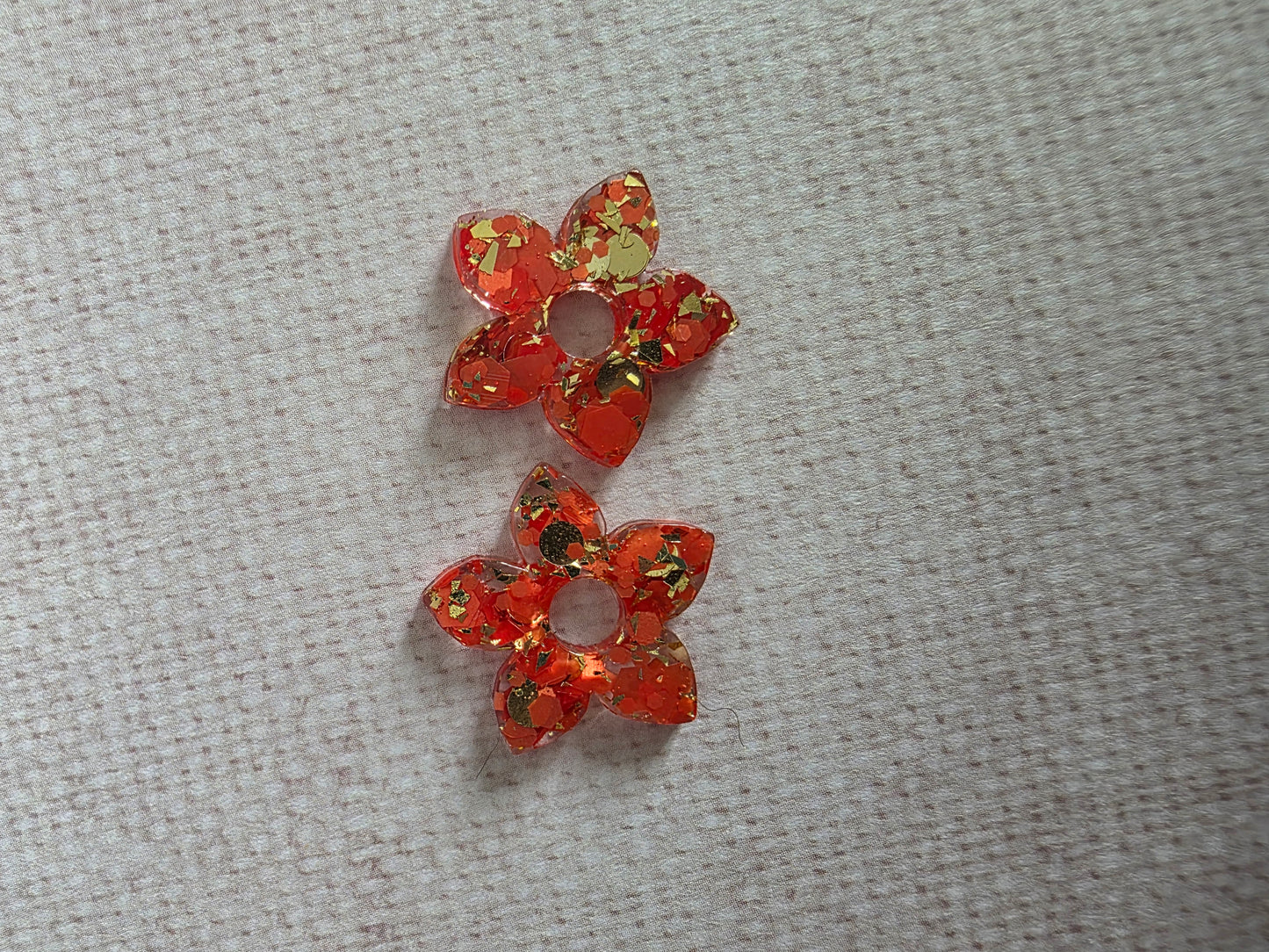 Fleurs de tiaré à paillettes- Pampilles pour créoles interchangeables