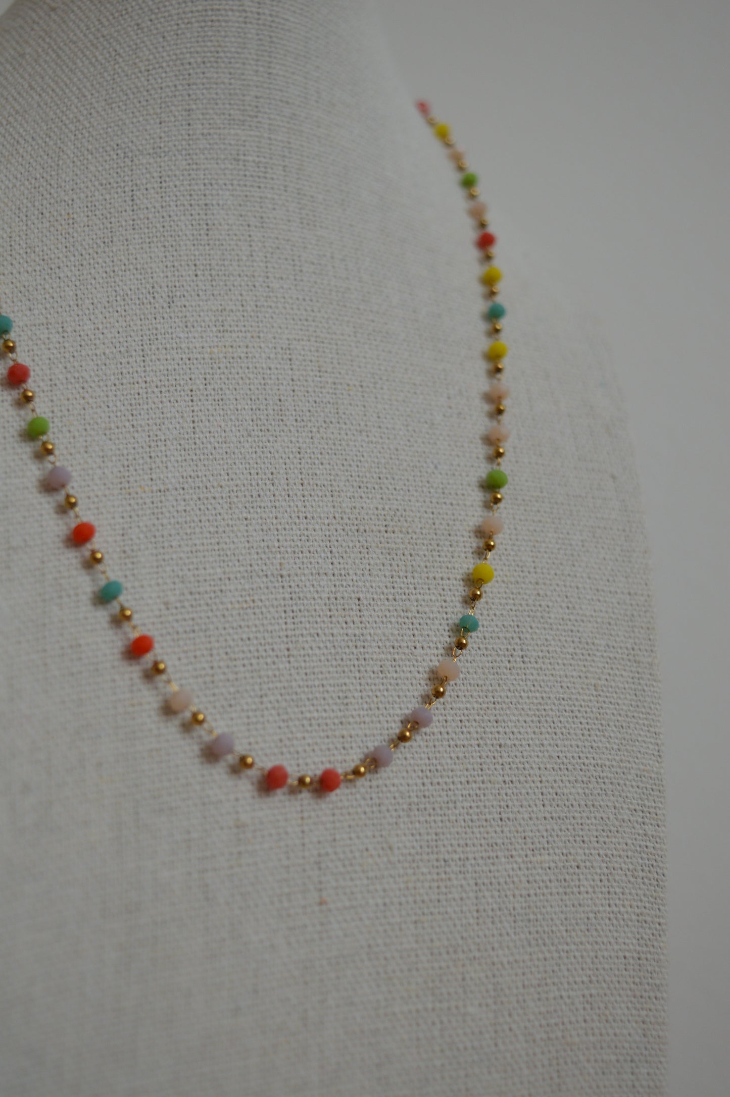 Les colliers de perles Joyria - Différents coloris disponibles