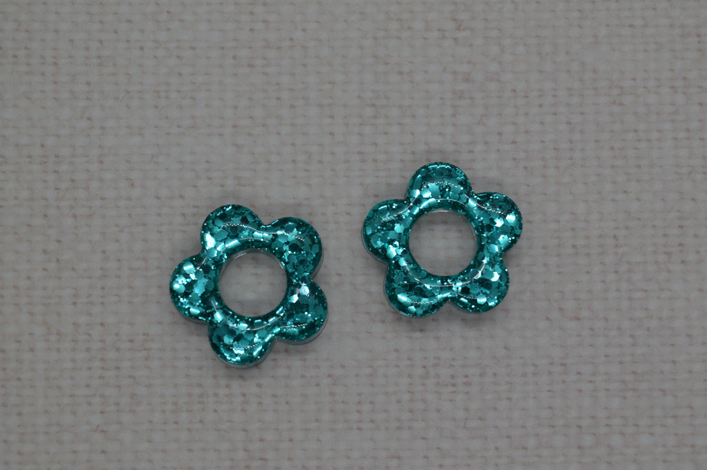 Fleurs à paillettes - Pampilles pour petites créoles interchangeables