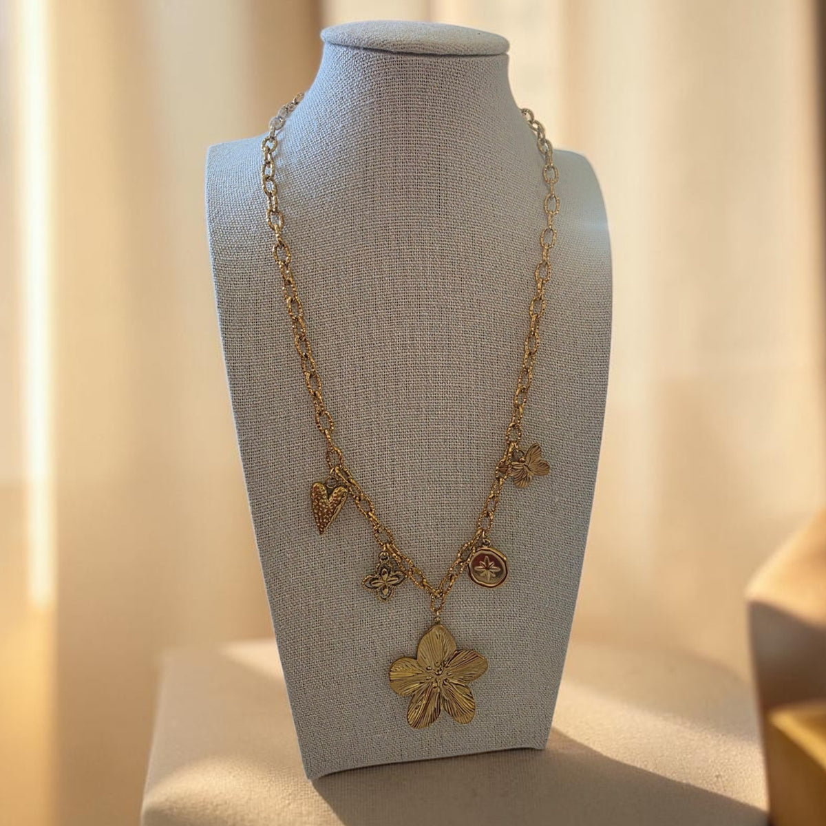 Collier doré