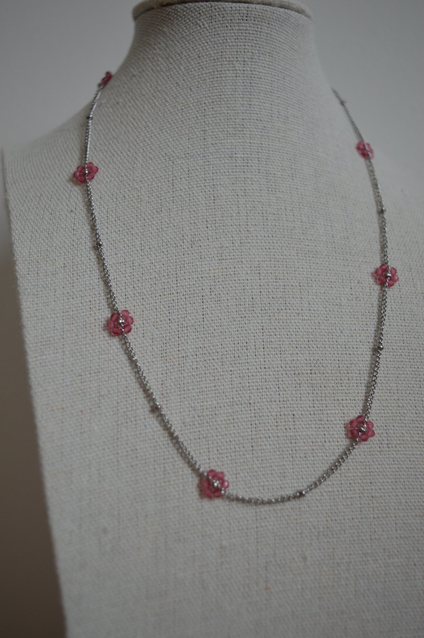 Les colliers fleurs de perles - Différents coloris disponibles