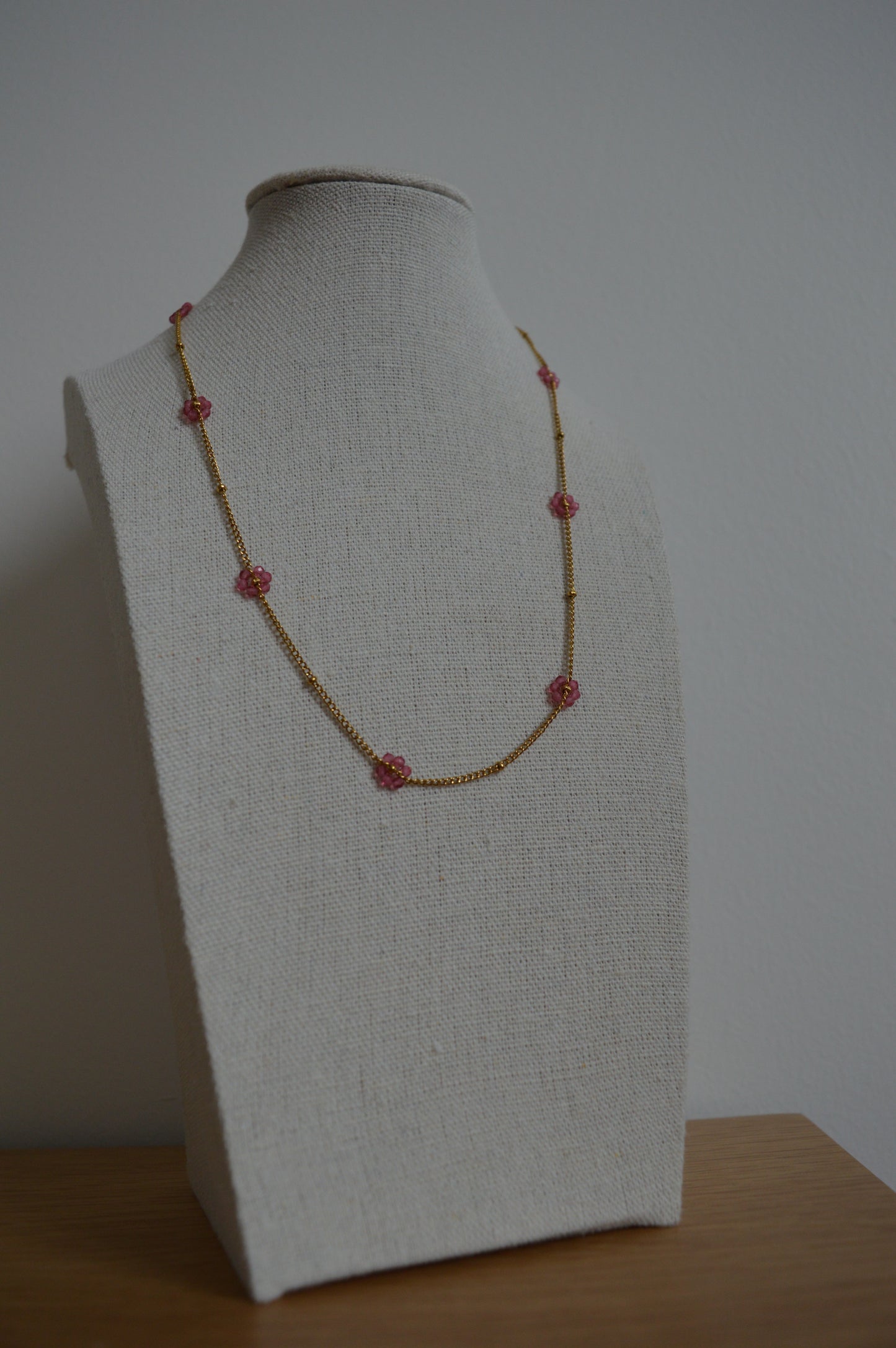 Les colliers fleurs de perles - Différents coloris disponibles