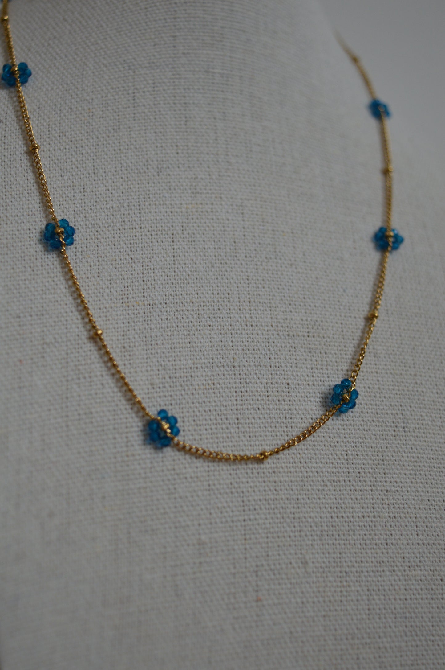 Les colliers fleurs de perles - Différents coloris disponibles