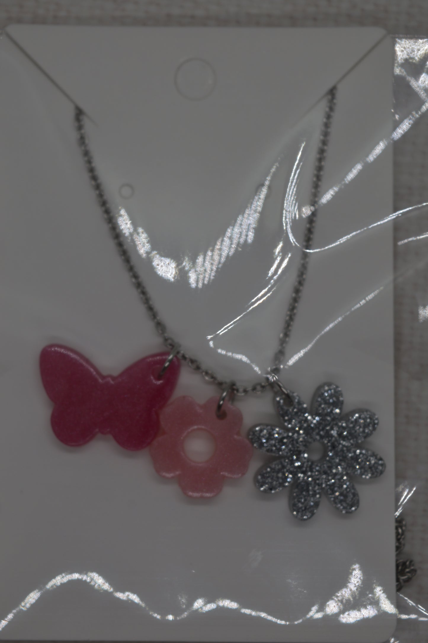 Les colliers à pendentifs interchangeables