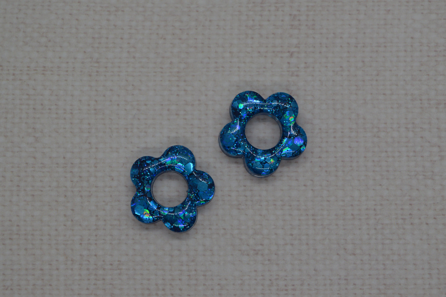 Fleurs à paillettes - Pampilles pour petites créoles interchangeables