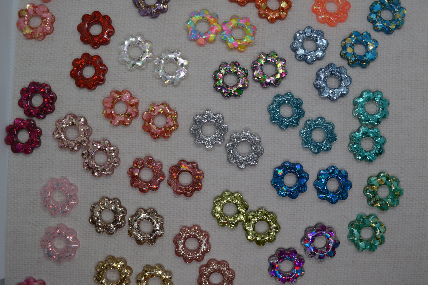 Fleur 8 pétales à paillettes- Pampilles pour créoles interchangeables