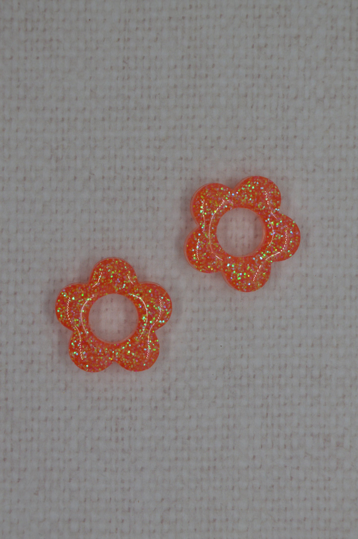 Fleurs à paillettes - Pampilles pour petites créoles interchangeables