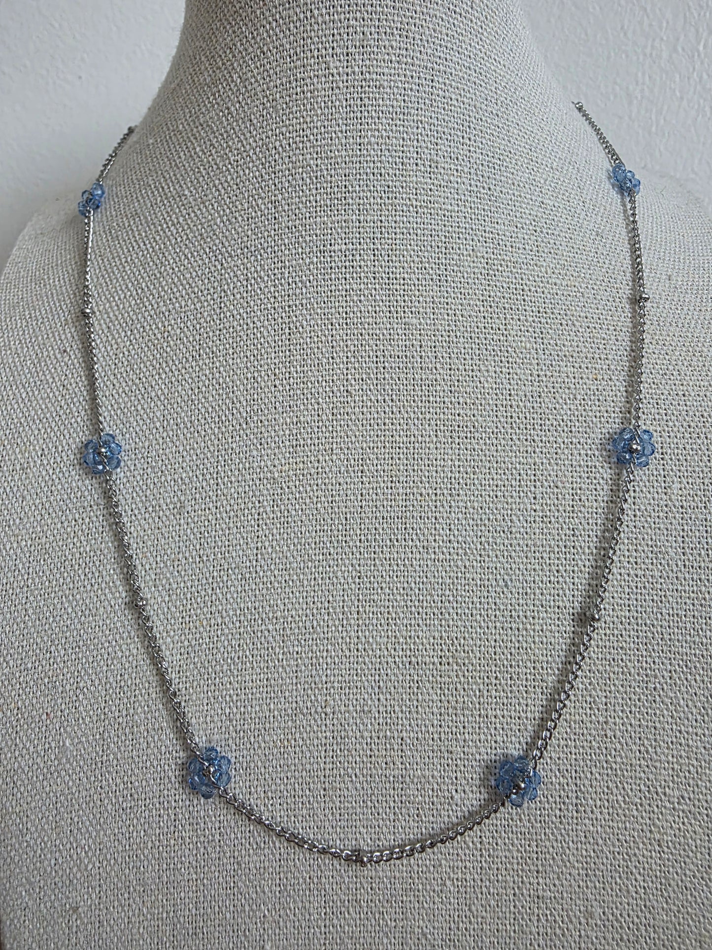 Les colliers fleurs de perles - Différents coloris disponibles