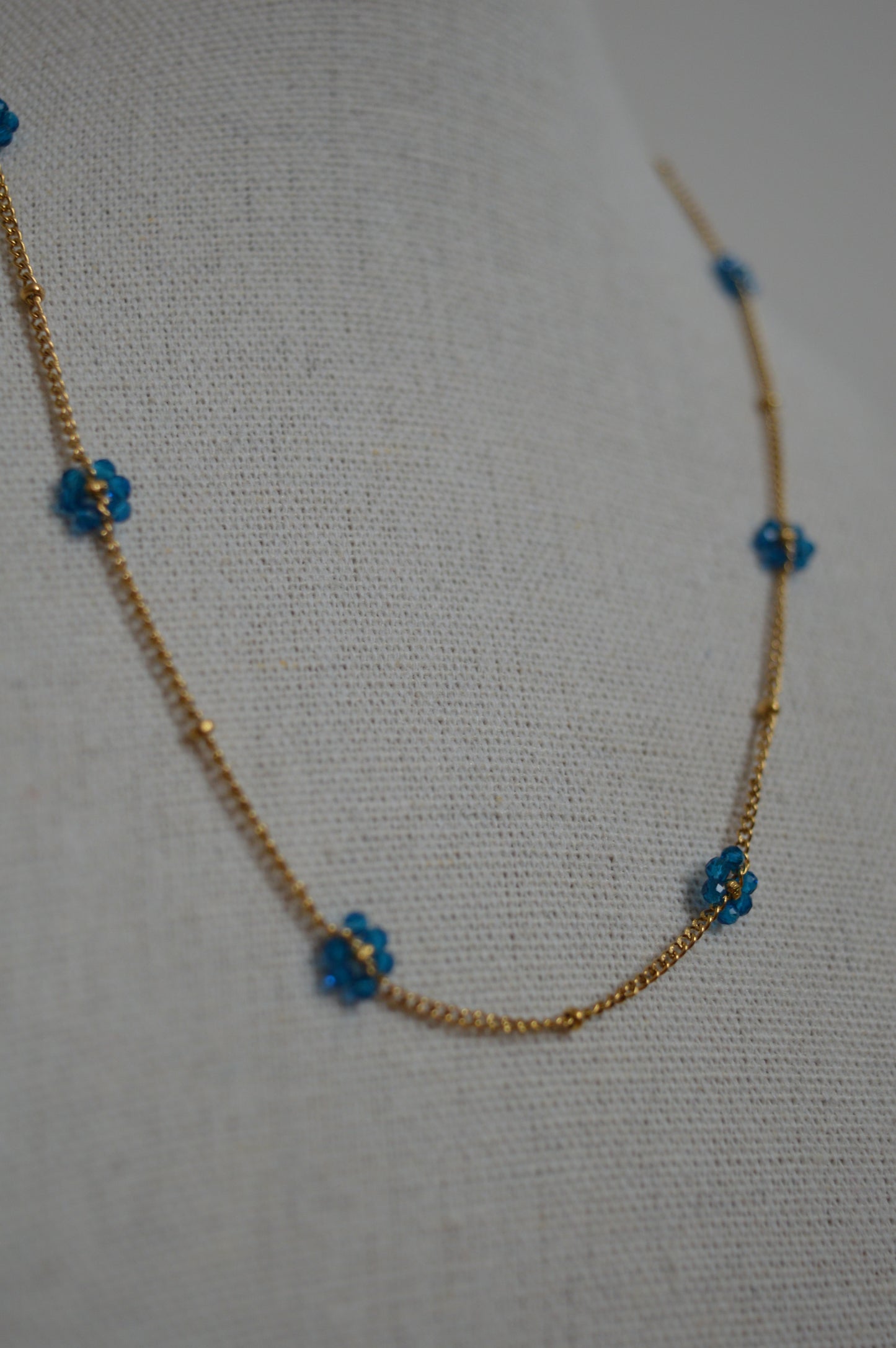 Les colliers fleurs de perles - Différents coloris disponibles