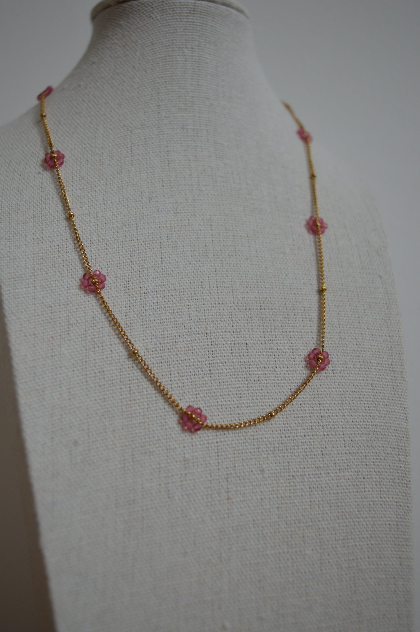 Les colliers fleurs de perles - Différents coloris disponibles