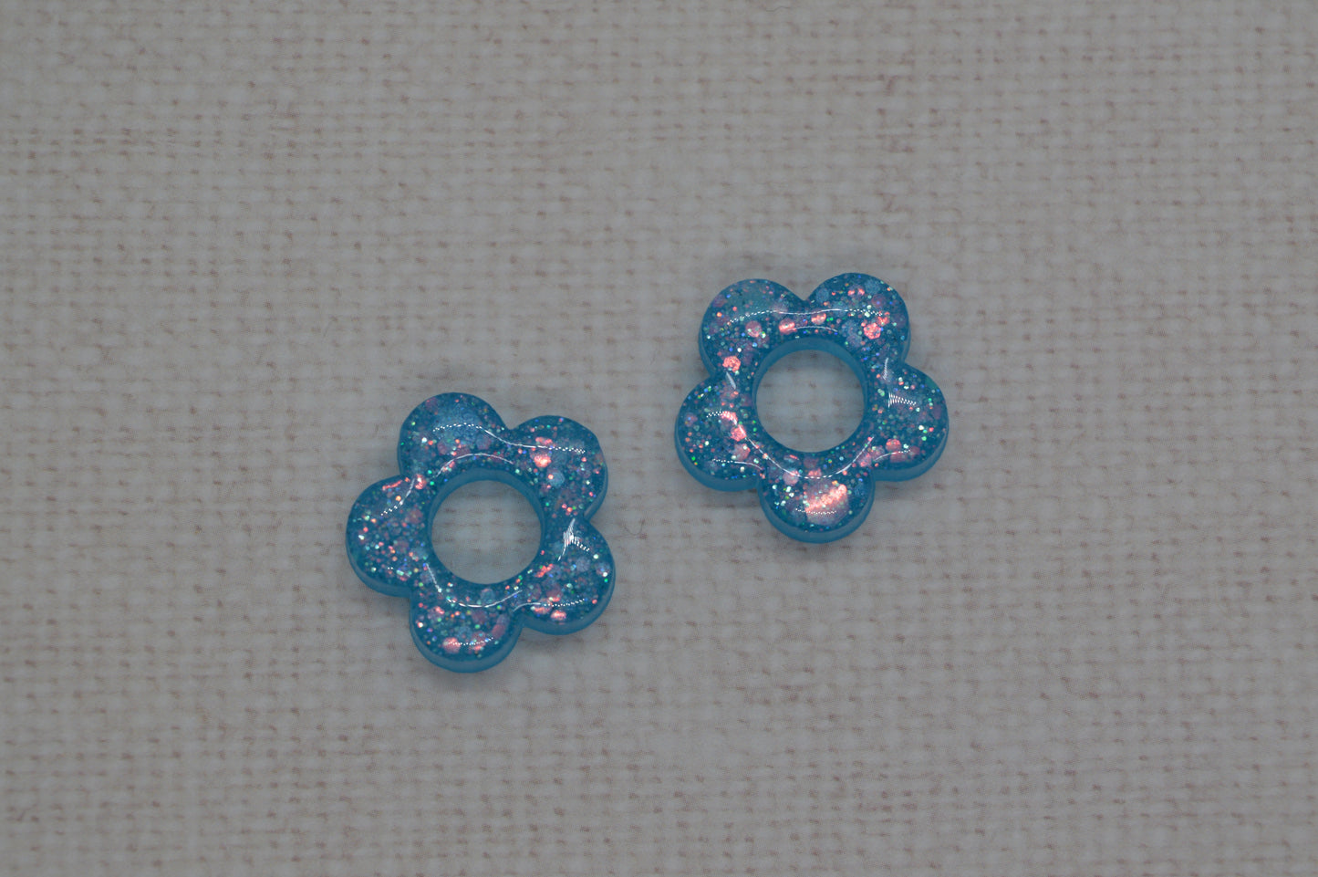 Fleurs à paillettes - Pampilles pour petites créoles interchangeables