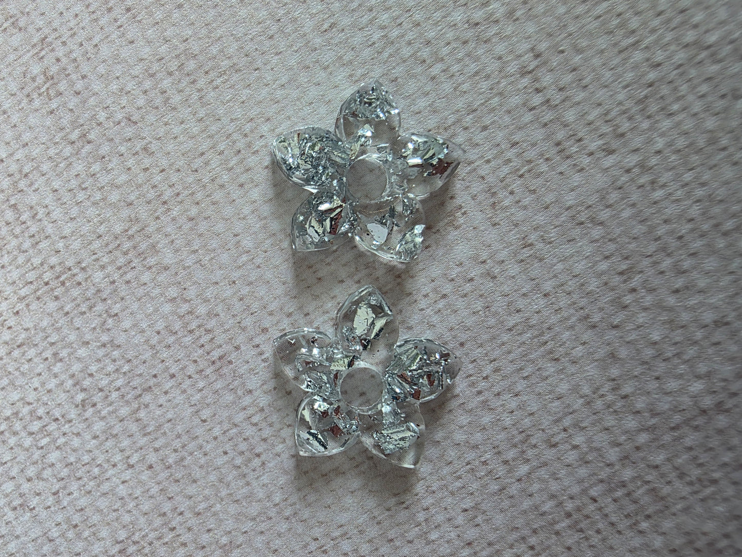 Fleurs de tiaré à paillettes- Pampilles pour créoles interchangeables