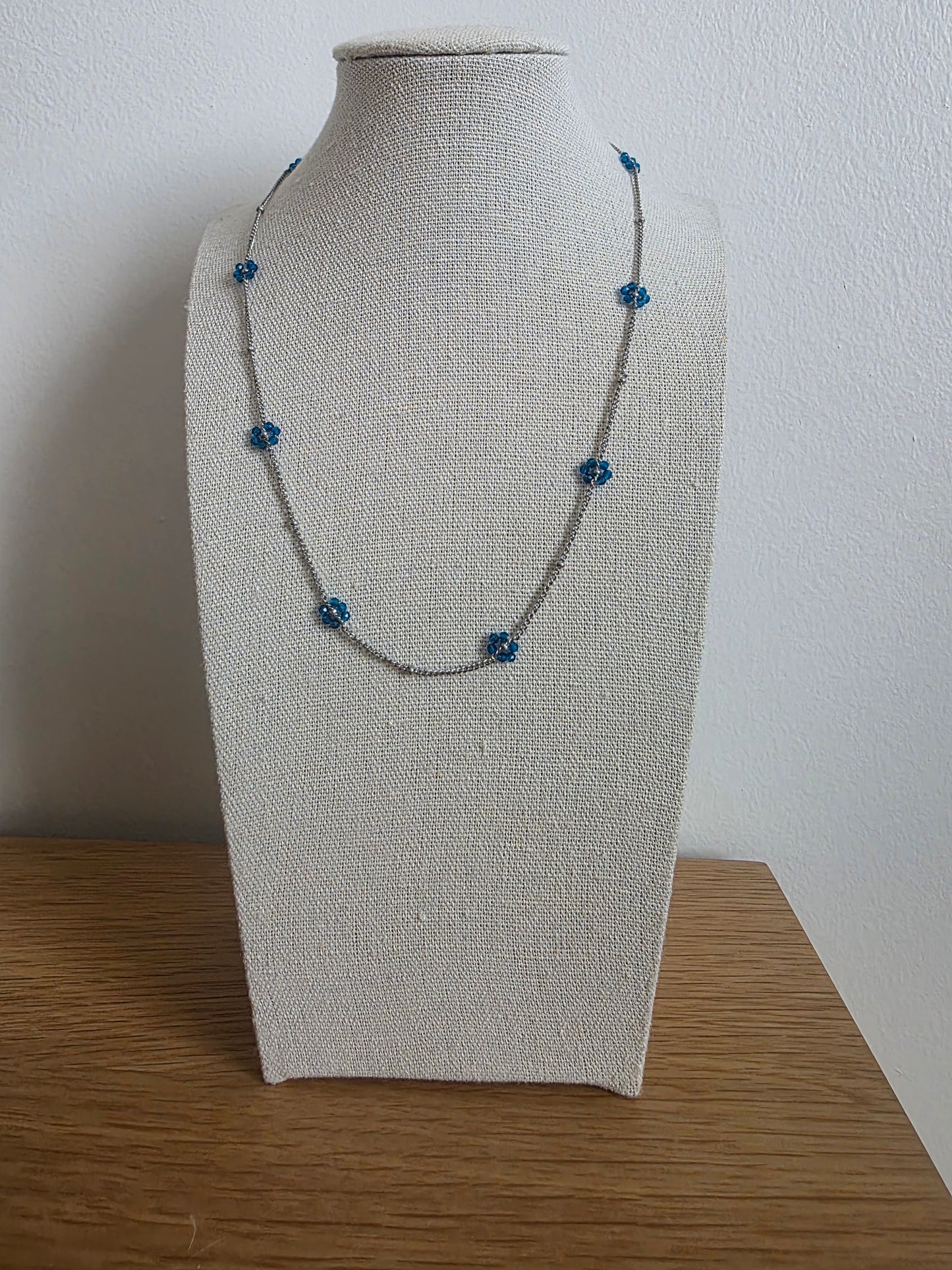 Les colliers fleurs de perles - Différents coloris disponibles