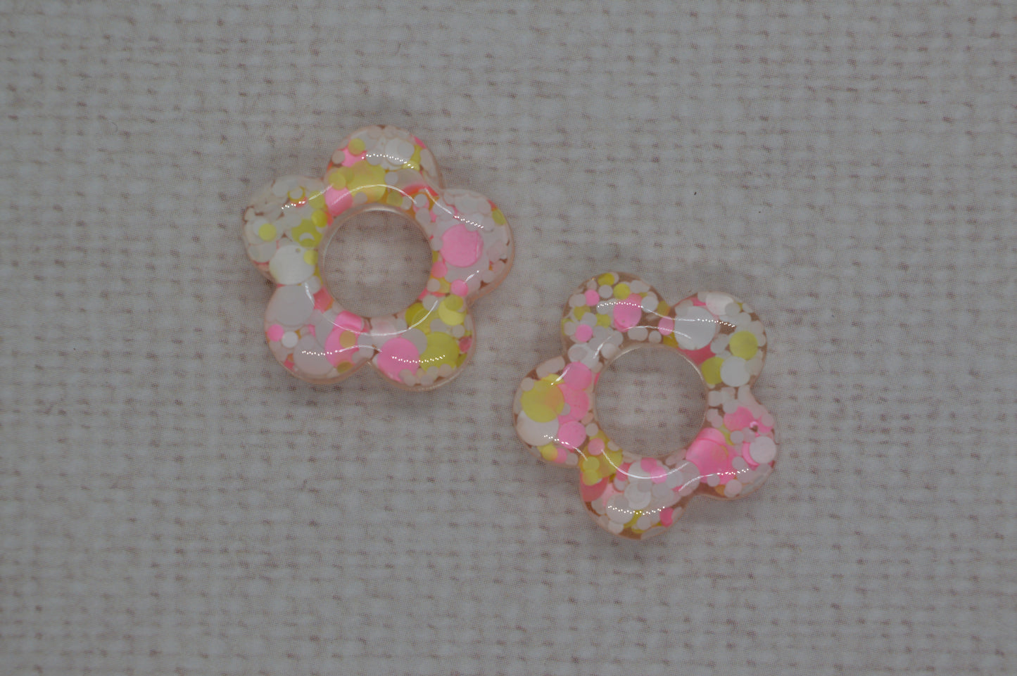 Fleurs à paillettes - Pampilles pour petites créoles interchangeables