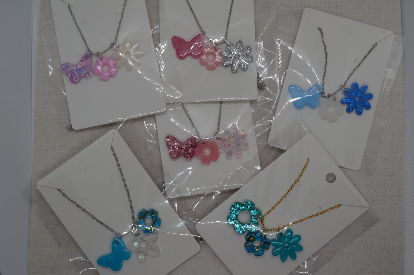 Les colliers à pendentifs interchangeables