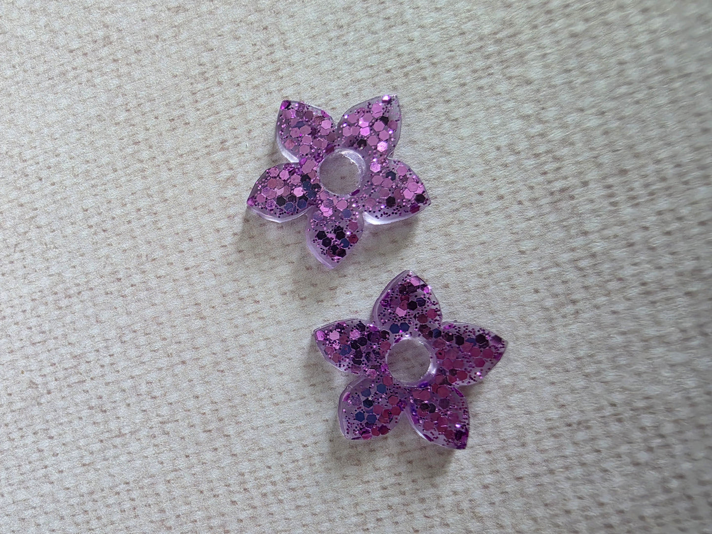 Fleurs de tiaré à paillettes- Pampilles pour créoles interchangeables