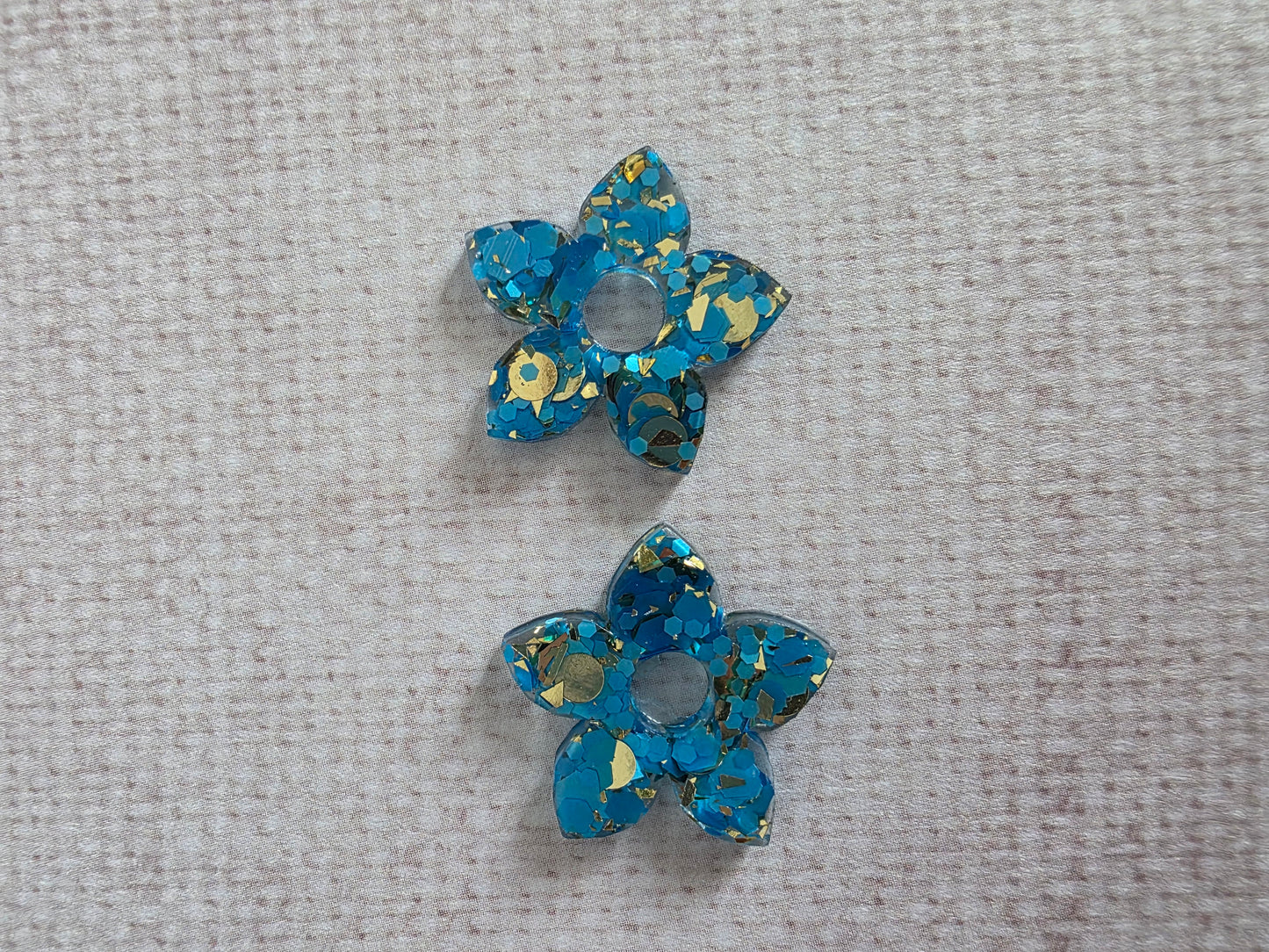 Fleurs de tiaré à paillettes- Pampilles pour créoles interchangeables