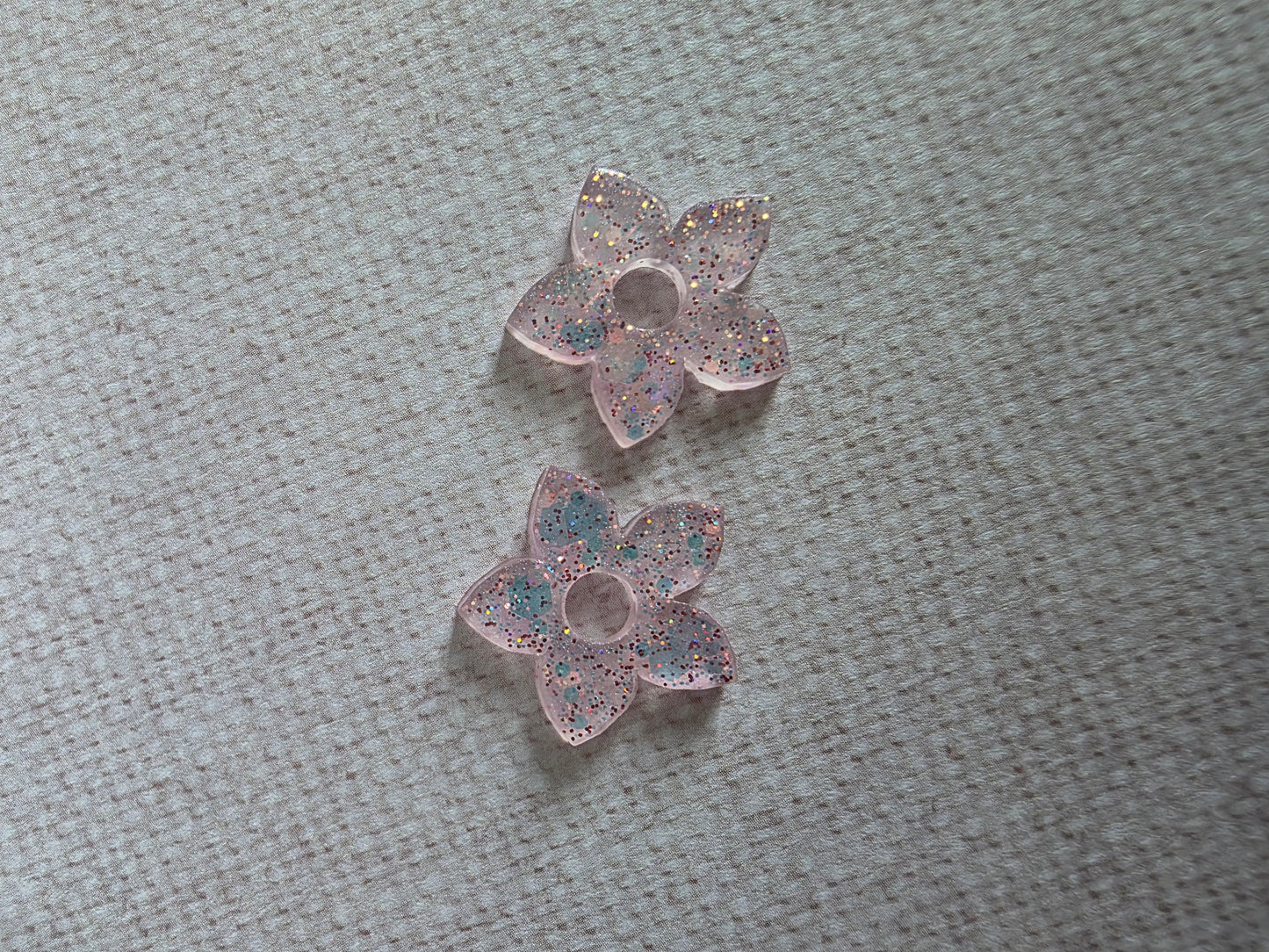 Fleurs de tiaré à paillettes- Pampilles pour créoles interchangeables