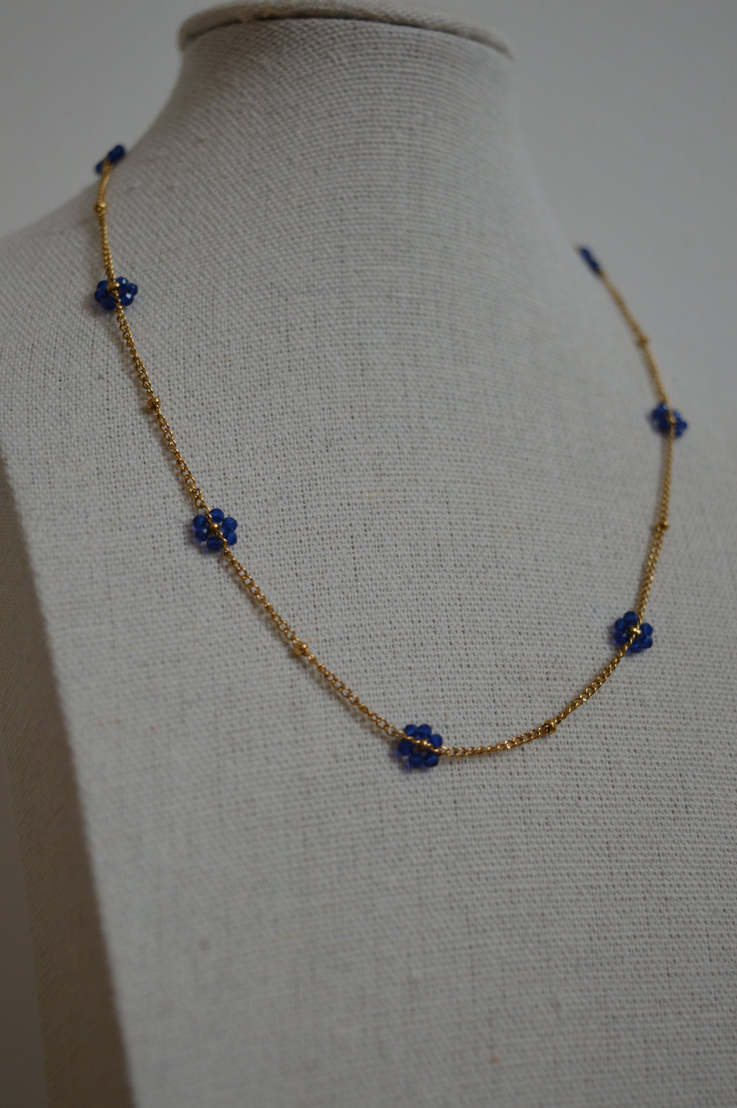 Les colliers fleurs de perles - Différents coloris disponibles