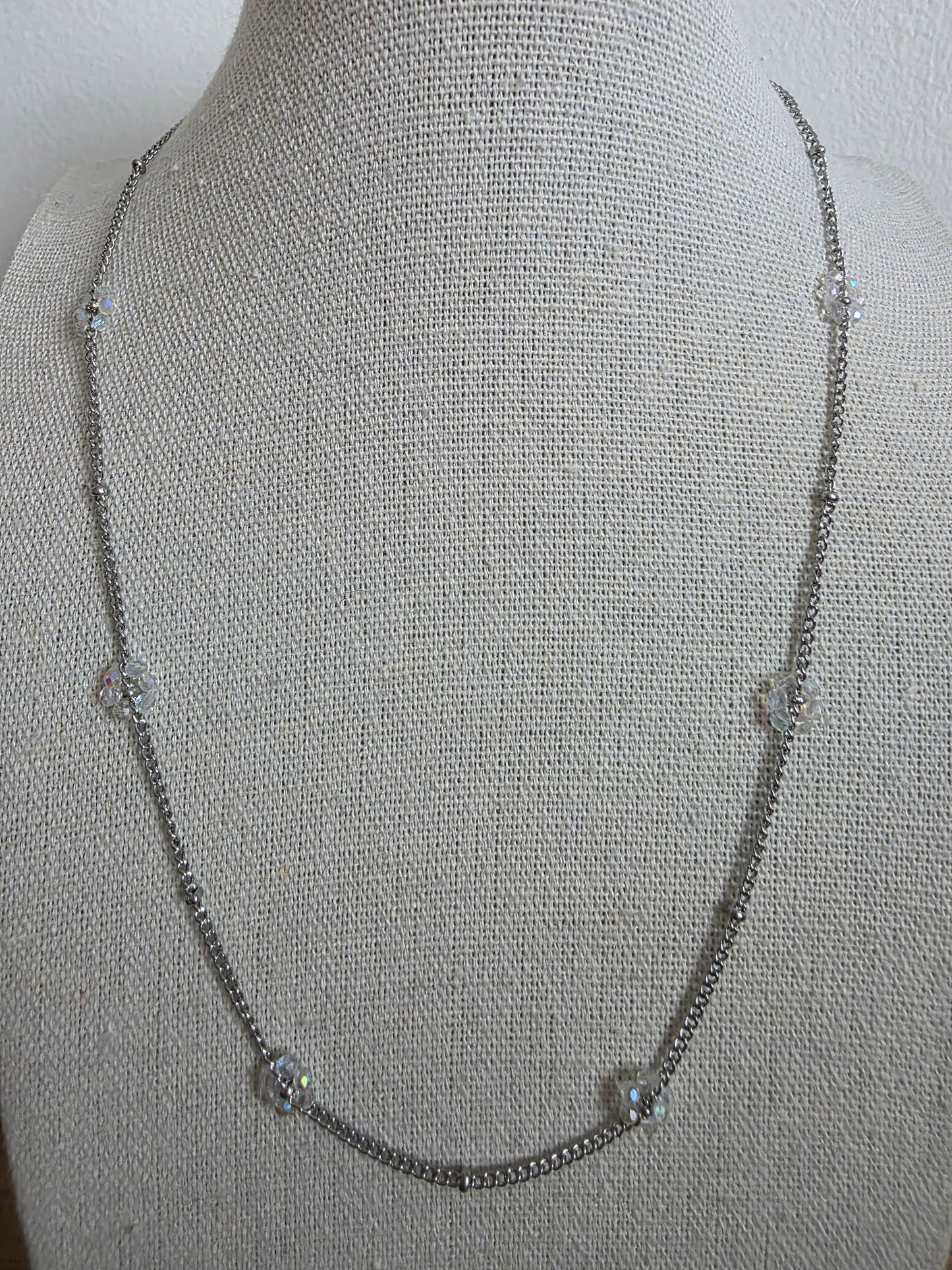 Les colliers fleurs de perles - Différents coloris disponibles