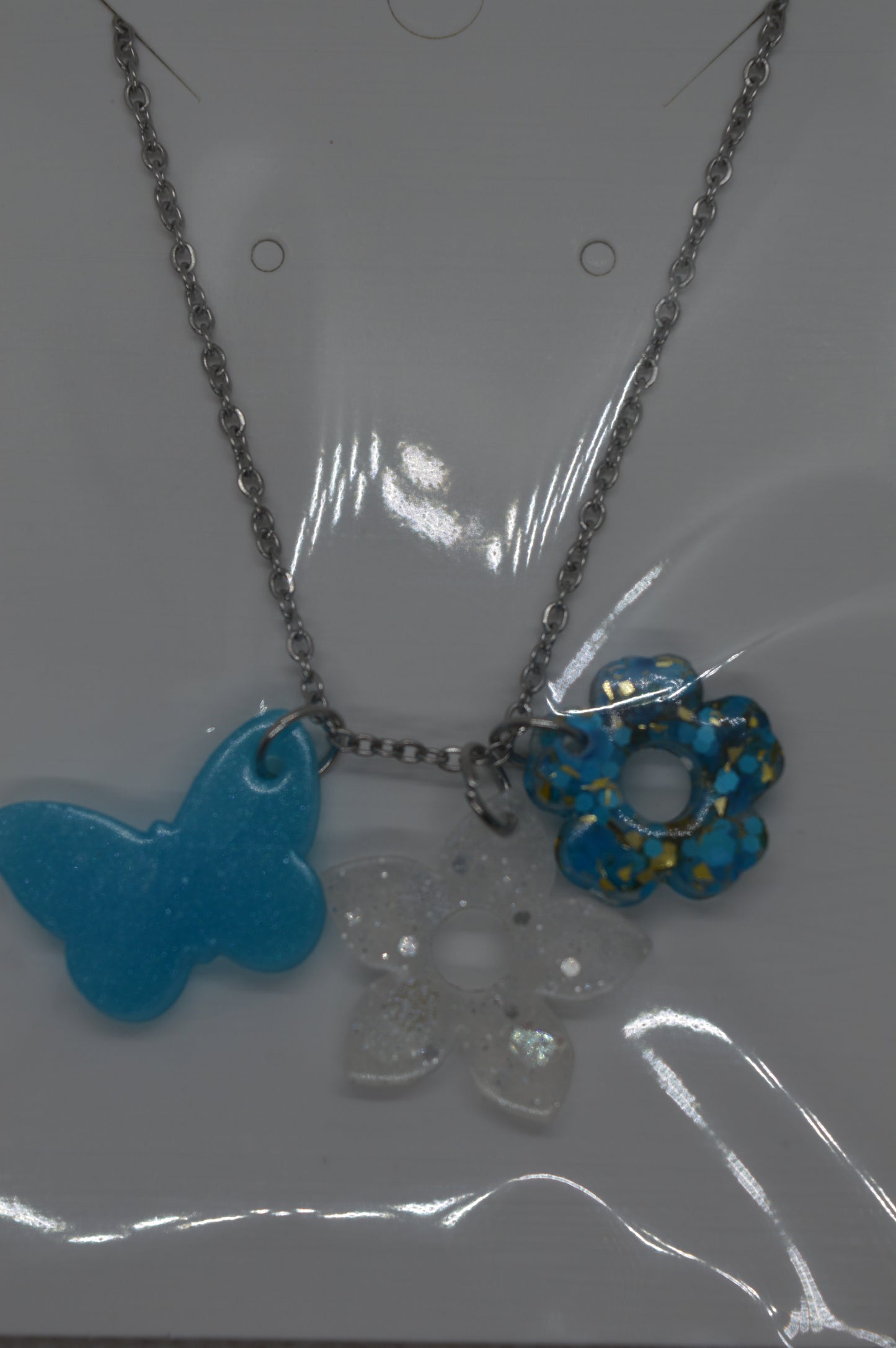 Les colliers à pendentifs interchangeables