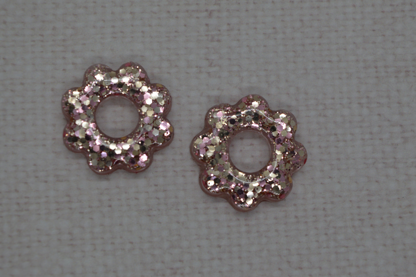 Fleur 8 pétales à paillettes- Pampilles pour créoles interchangeables