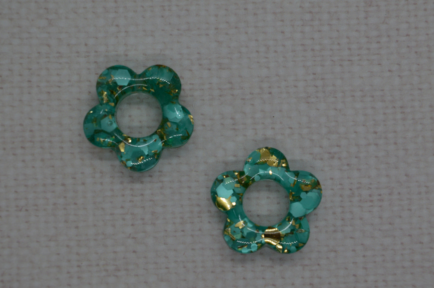 Fleurs à paillettes - Pampilles pour petites créoles interchangeables
