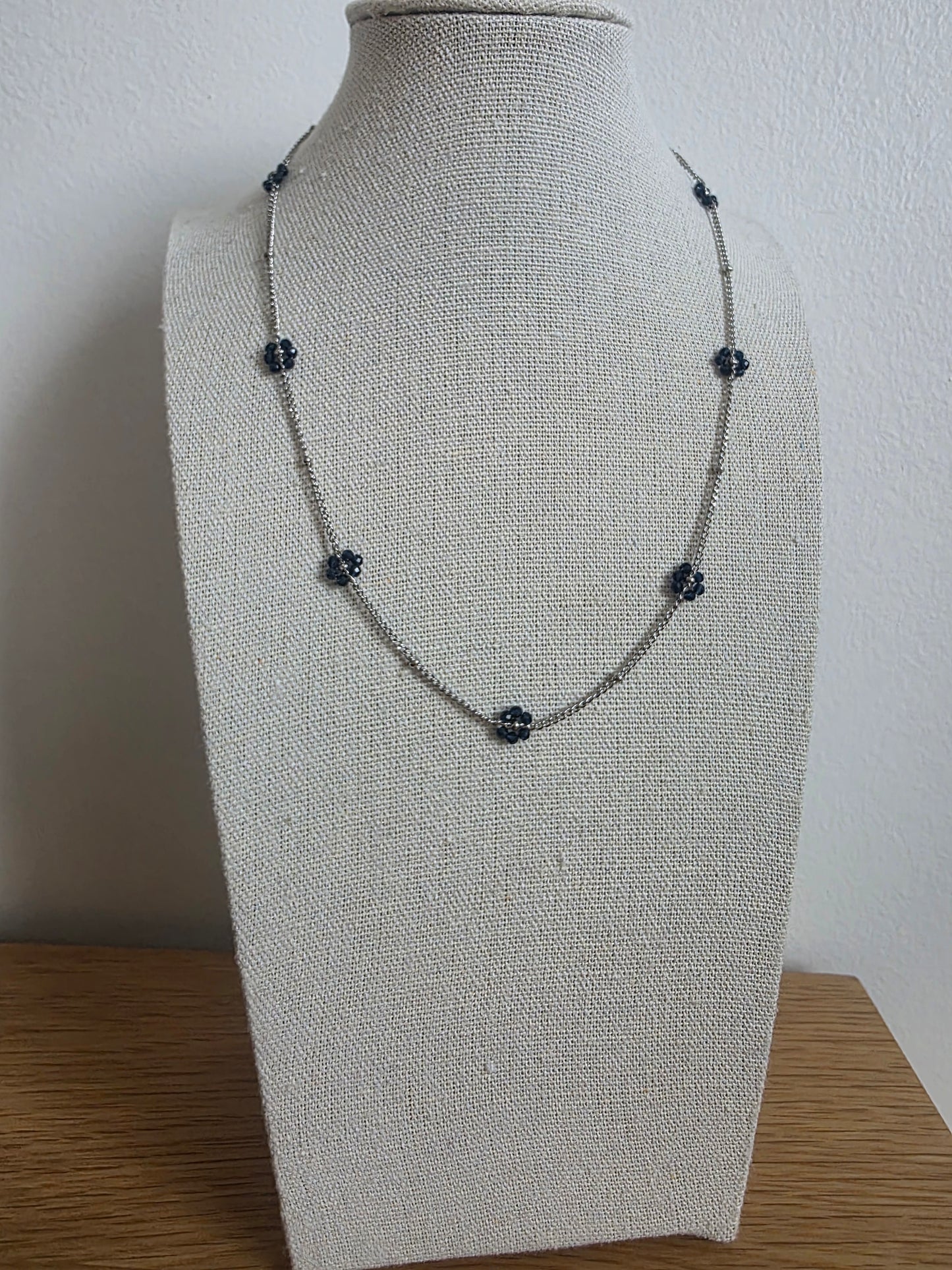 Les colliers fleurs de perles - Différents coloris disponibles