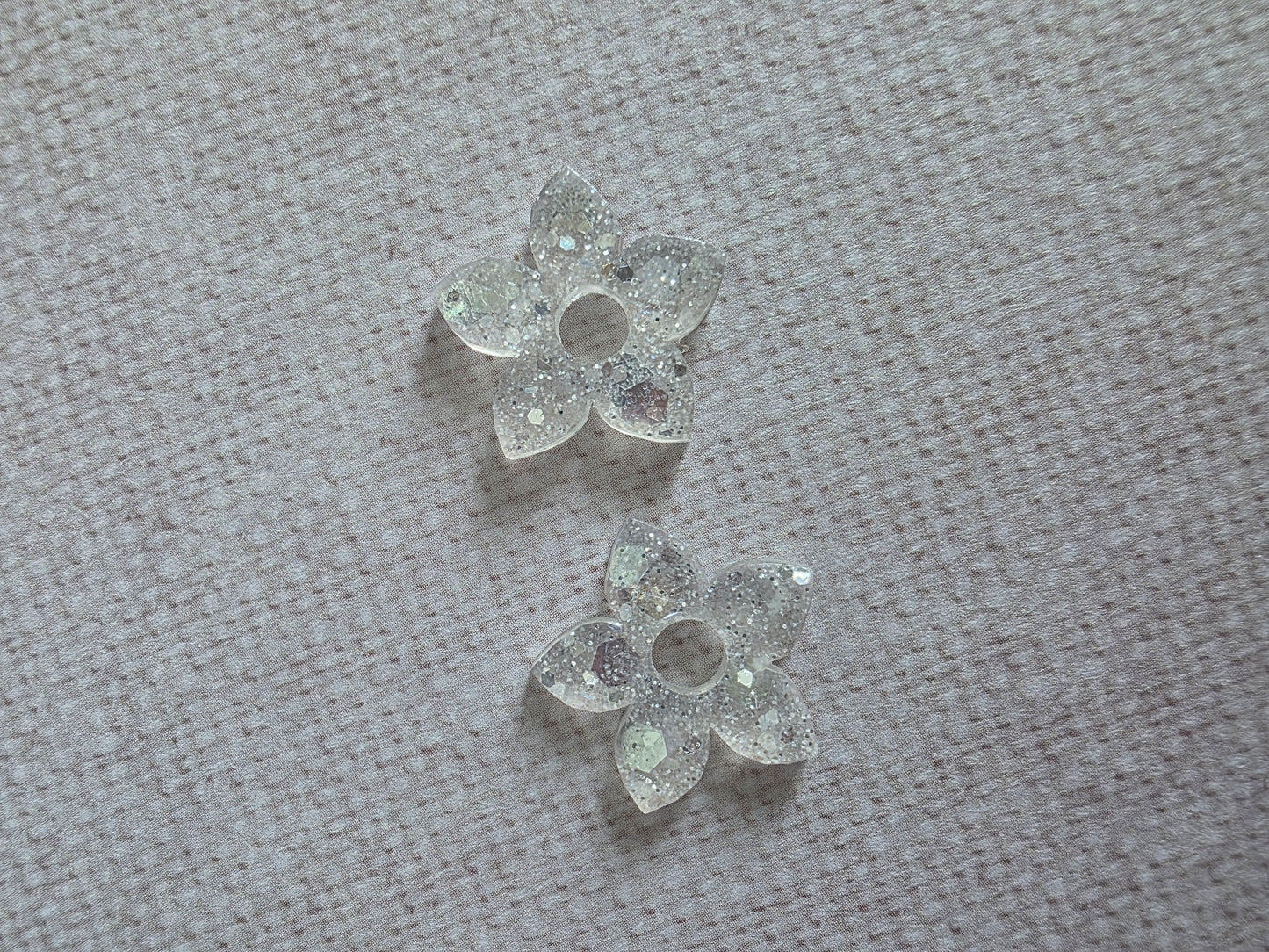 Fleurs de tiaré à paillettes- Pampilles pour créoles interchangeables