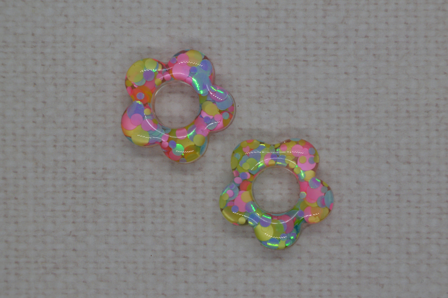 Fleurs à paillettes - Pampilles pour petites créoles interchangeables
