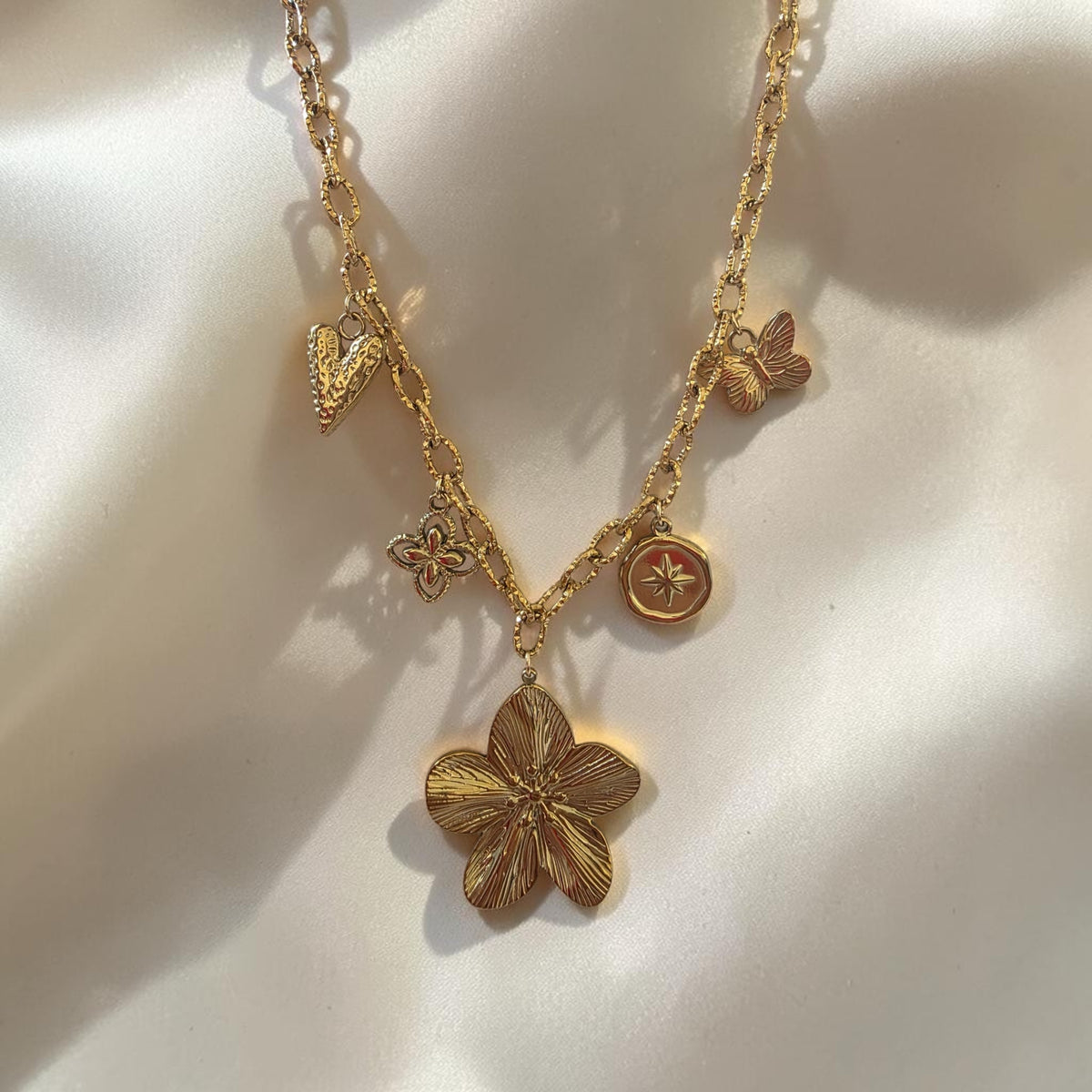 Collier doré