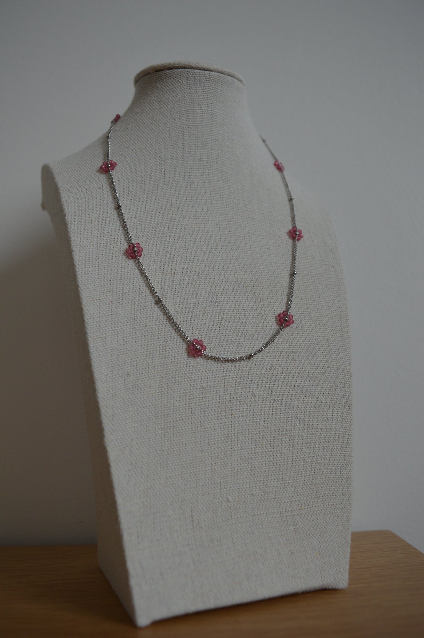 Les colliers fleurs de perles - Différents coloris disponibles